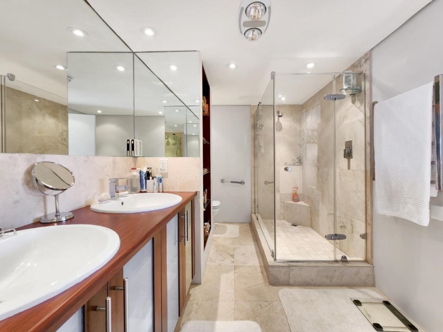 To Let 4 Bedroom Property for Rent in Sea Point Western Cape